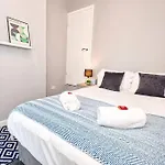 *Sleeps 9* Modern, 4 Bed House, Birmingham