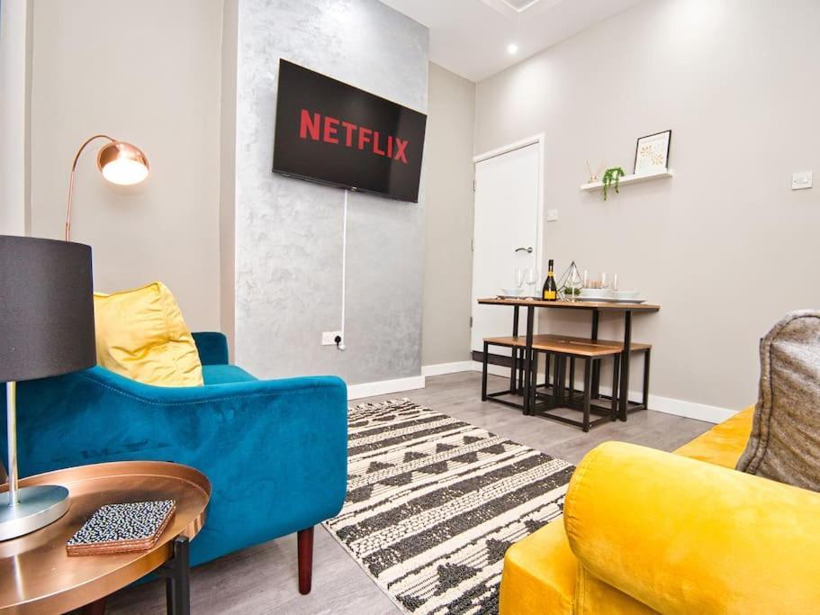 *sleeps 9* Modern, 4 Bed House, Holiday home Birmingham