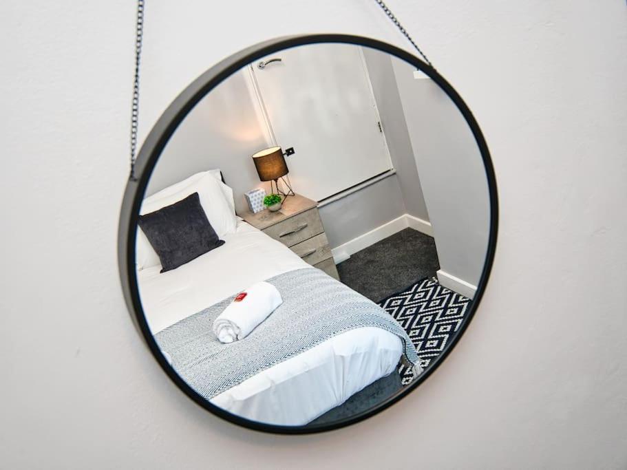 *sleeps 9* Modern, 4 Bed House, Holiday home *