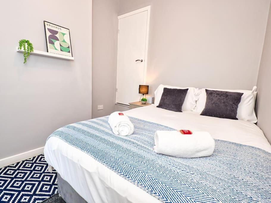 *sleeps 9* Modern, 4 Bed House, Holiday home Birmingham
