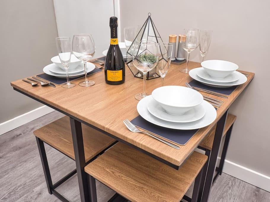 *sleeps 9* Modern, 4 Bed House, Holiday home *
