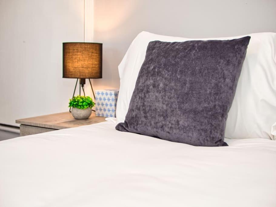 *sleeps 9* Modern, 4 Bed House, * Birmingham