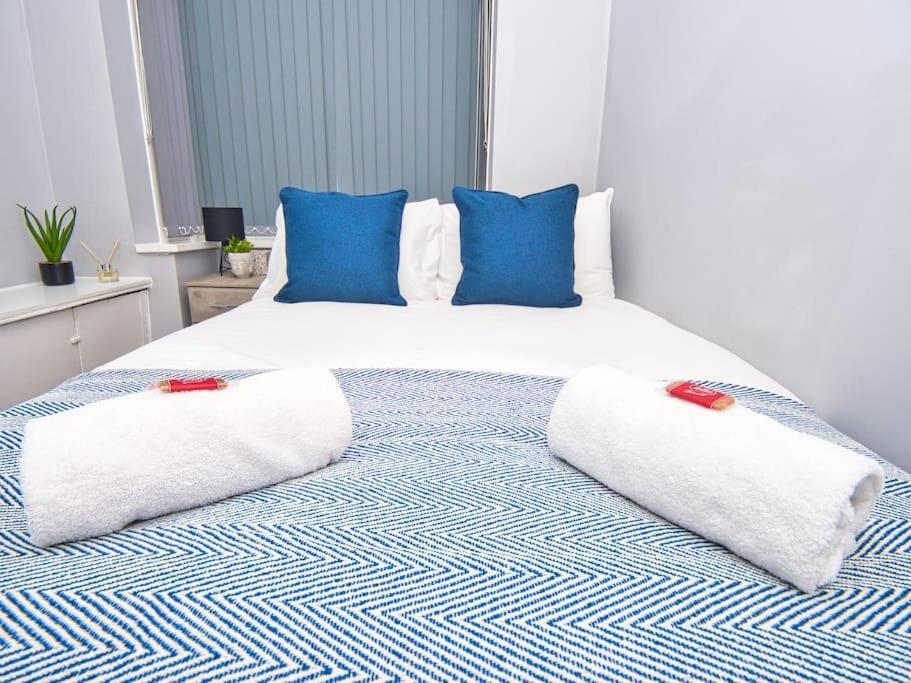 Holiday home *sleeps 9* Modern, 4 Bed House,