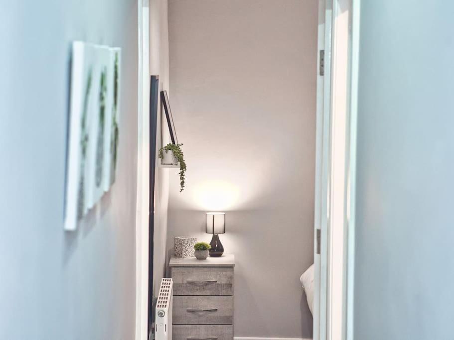 *sleeps 9* Modern, 4 Bed House, *