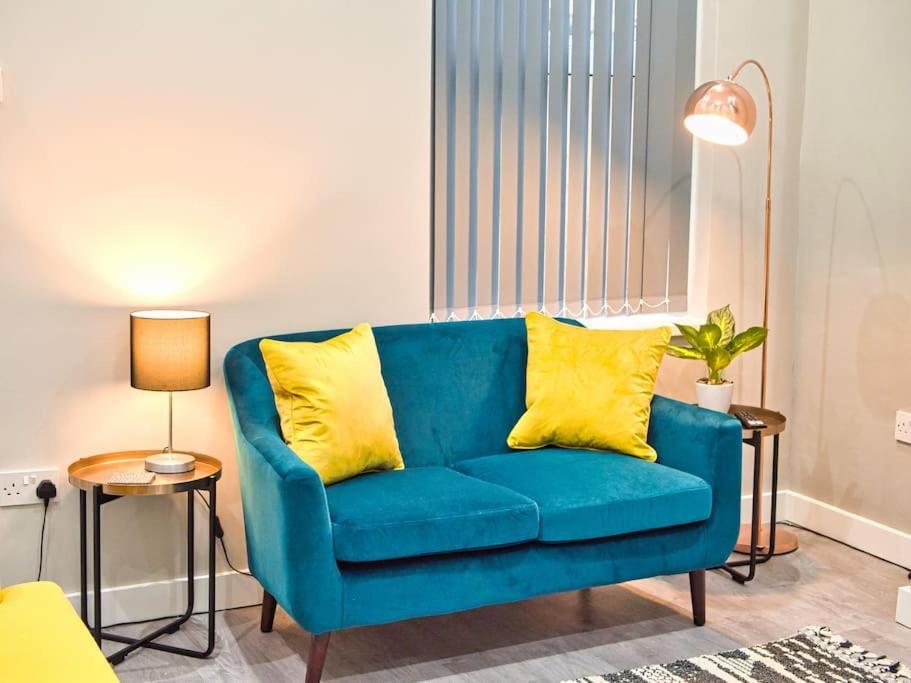 *sleeps 9* Modern, 4 Bed House, * Birmingham