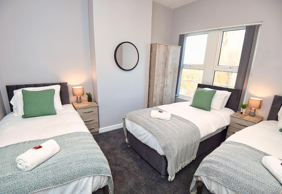 *sleeps 9* Modern, 4 Bed House, Holiday home Birmingham