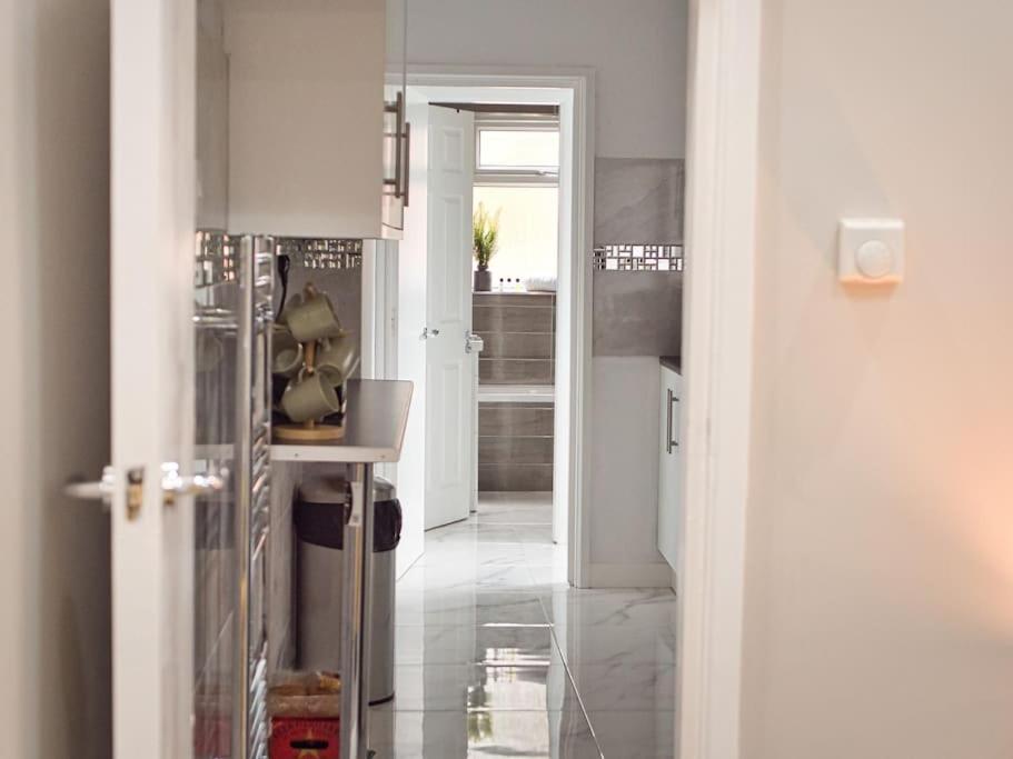 *sleeps 9* Modern, 4 Bed House, Holiday home *